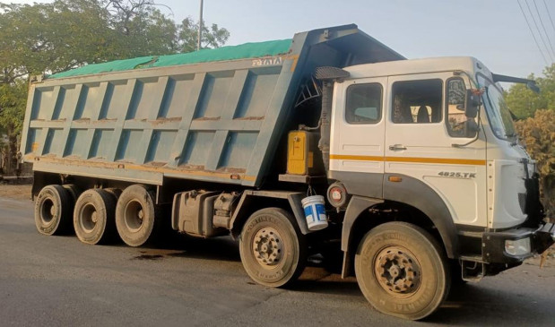 Police caught 2 trucks transporting sand illegally Police caught 2 trucks transporting sand illegally