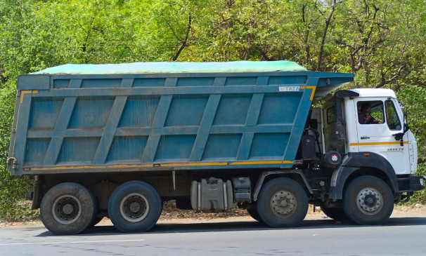 Seized two trucks carrying sand without royalty Seized two trucks carrying sand without royalty
