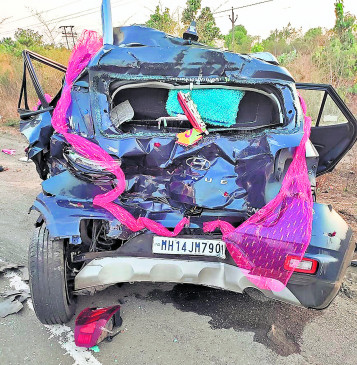 The bride sitting in the car was seriously injured due to the collision of the truck