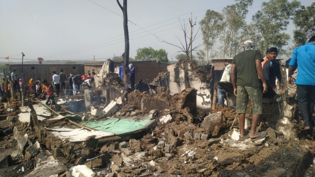 Three houses burnt to ashes in Umhar, shelter given to victims families in schools