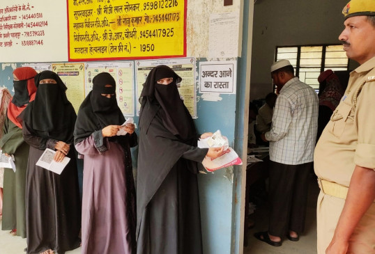 रामपुर, आजमगढ़ उपचुनाव में कम हुआ मतदान