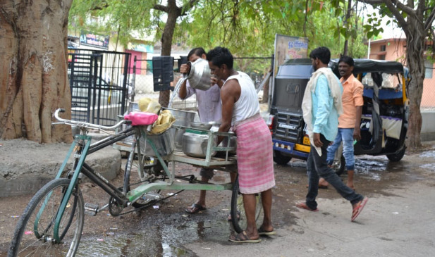Amravati: Water supply was started without repairing the leakage Amravati: Water supply was started without repairing the leakage