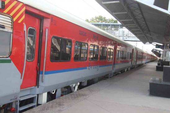 Now Amravati-Mumbai Express will run with new color Now Amravati-Mumbai Express will run with new color