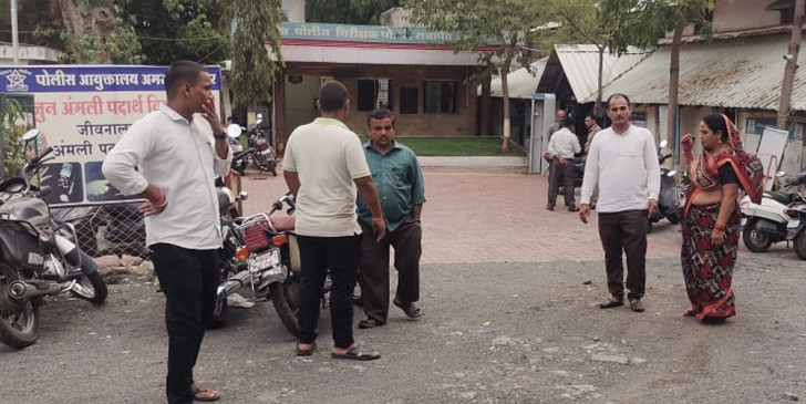 Shiv Senas metropolitan chief attacked Ranas worker Shiv Senas metropolitan chief attacked Ranas worker