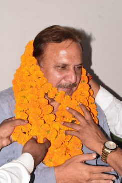 Shock to Congress before the election, the former minister left the party, will contest the mayors election from BSP