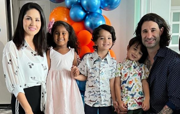 अपने बच्चो के साथ फिल्म देखने पहुंची सनी लियोन, यहां देखें वीडियो