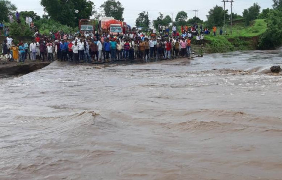 The city was drenched by the rain, the drain was in spate due to 4 inches of rain in two hours