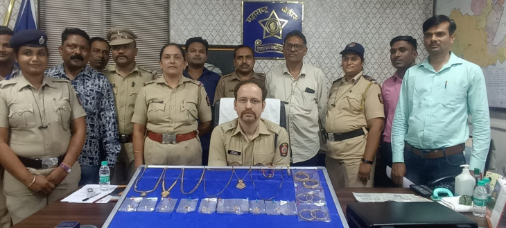 Thief caught by identification of thread and slippers tied in hand