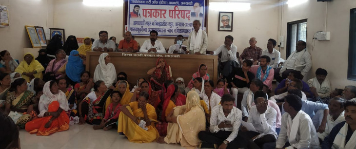 Water is not being given to 80 families of the village for 20 years. Water is not being given to 80 families of the village for 20 years.