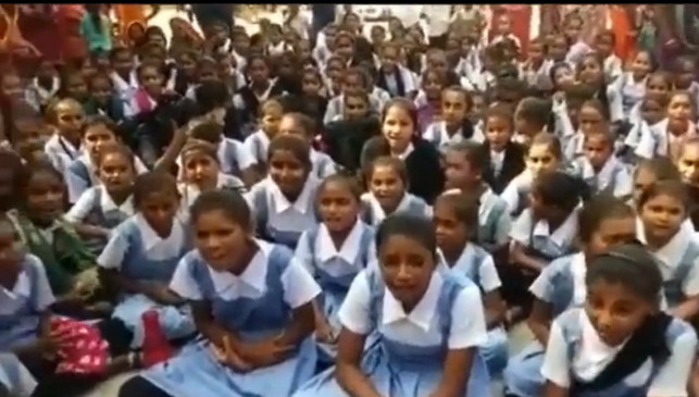 In the Muslim dominated areas of Jamtara, schools are getting holiday on Friday instead of Sunday, orders for investigation In the Muslim dominated areas of Jamtara, schools are getting holiday on Friday instead of Sunday, orders for investigation