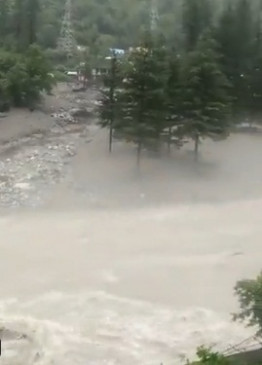 हिमाचल : किन्नौर में बादल फटने से आई बाढ़, पानी में डूबे घर