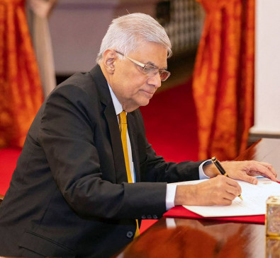 रानिल ने श्रीलंका के 8वें राष्ट्रपति के रूप में शपथ ली