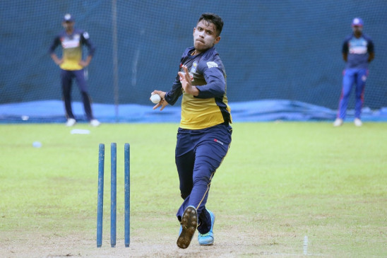 श्रीलंका के स्पिनर महेश थीक्षाना पाक के खिलाफ दूसरे टेस्ट से बाहर