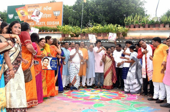 ओडिशा के मयूरभंज जिले में मुर्मू के गृहनगर में उत्सव का माहौल
