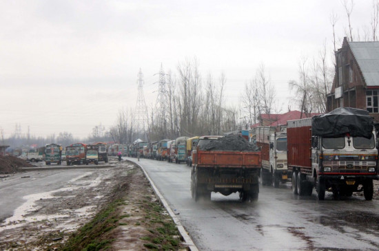 जम्मू-श्रीनगर राष्ट्रीय राजमार्ग एकतरफा यातायात के लिए खुला