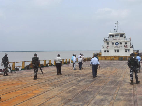 ED seizes water ship for illegal transporting in Sahibganj, FIR against Hemant Sorens MLA representative Pankaj and others ED seizes water ship for illegal transporting in Sahibganj, FIR against Hemant Sorens MLA representative Pankaj and others