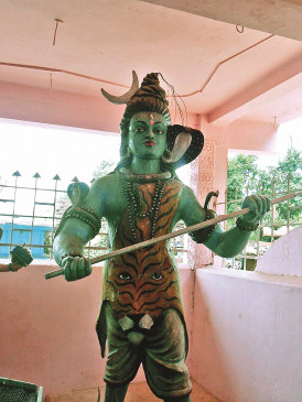 Abhishek took place in Shiv temple of Pindkepar on Sawan Monday