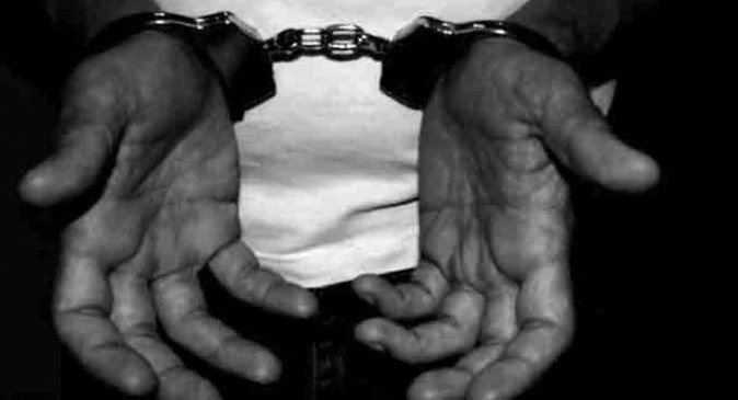 Arrested for trying to extort for marriage by pretending to be of Dawood gang