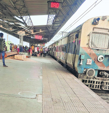 नागपुर रेलवे स्टेशन पर यात्रियों का हंगामा