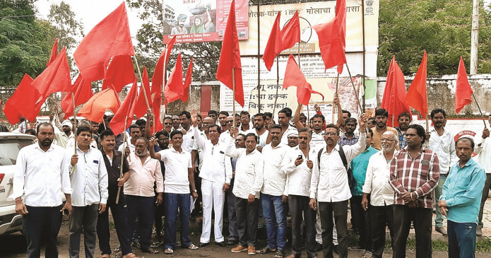 Demonstration of trade union demanding to stop all three schemes
