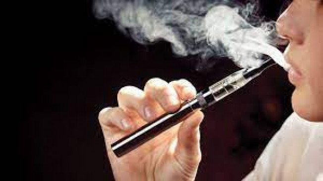 Despite the ban, youth in the custody of e-cigarettes, 11 accused arrested - e-cigarette confiscated