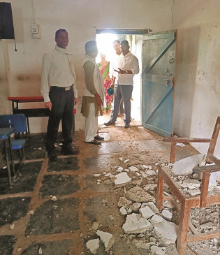 Half an hour before the start of the school, the roof collapsed after filling it