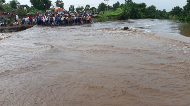 जिले में झमाझम बारिश का दौर जारी, गहरानाला उफान पर 4 घंटे बंद रहा नागपुर मार्ग