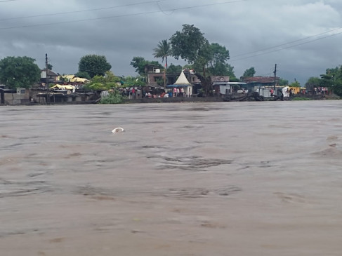 Heavy raining in the villages of Yavatmal district, water entered the houses - crop loss
