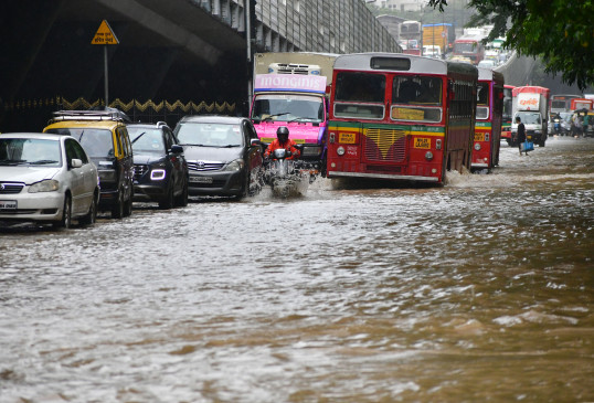 Heavy rains in Maharashtra caused water in many areas