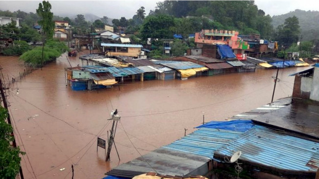 Many people trapped in floods, traffic has come to a standstill, relief and rescue work continues in full swing