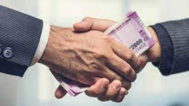 Naik police constable caught taking bribe