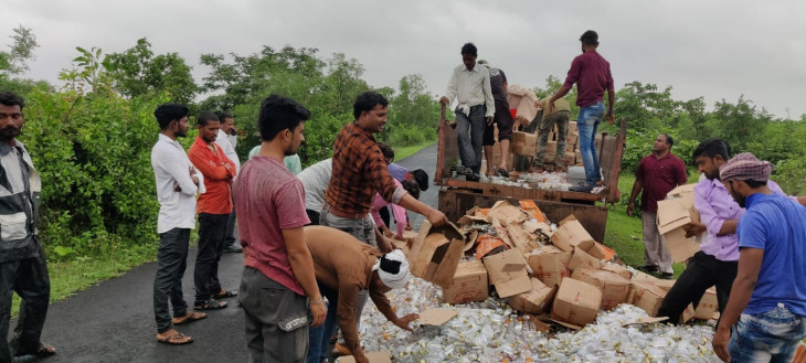 चंद्रपुर में  पुलिस ने नष्ट की लाखों रुपए की शराब 
