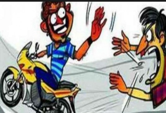 Pulled the young man down from a moving bike, hit a stone in the head, snatched 20 thousand