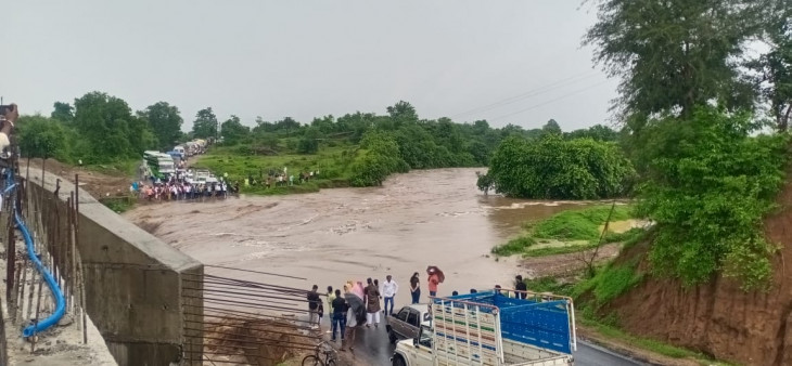 रामकोना का गहरानाला उफान पर, नागपुर-छिंदवाड़ा मार्ग का संपर्क टूटा