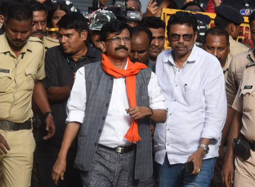 Raut said - I will die but will not bow down, 11 and a half lakhs found during the search