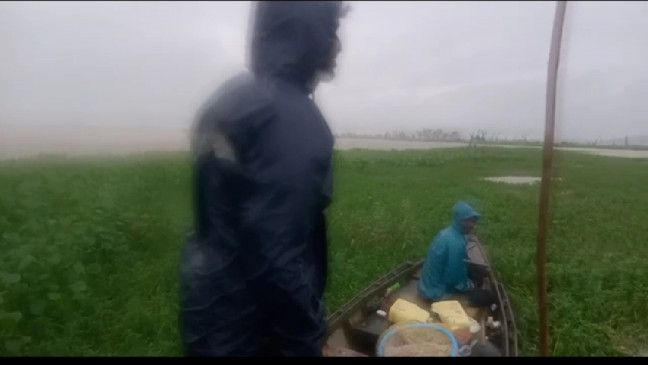 Six fishermen trapped in the Gosikhurd dam will stay in the water of the dam overnight