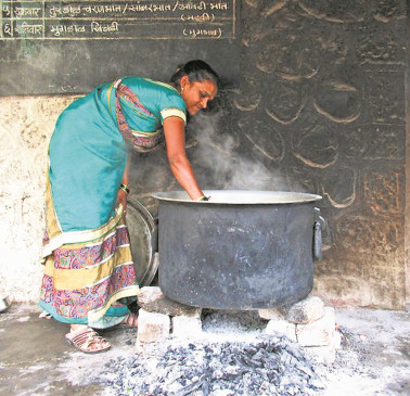 Students will get rid of the smoke of wood, funds made available to buy gas stove