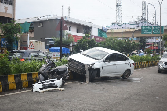 छापरू नगर चौक में बेकाबू कार का कोहराम, 4 घायल