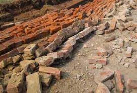Walls of houses collapsed in Malegaon tehsil, fortunately no loss of life