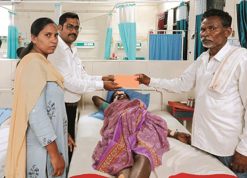 When the leopard attacked the woman, the devout dogs saved her life