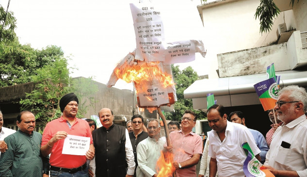 Wholesale grain market remained closed, traders protested against GST on essential commodities