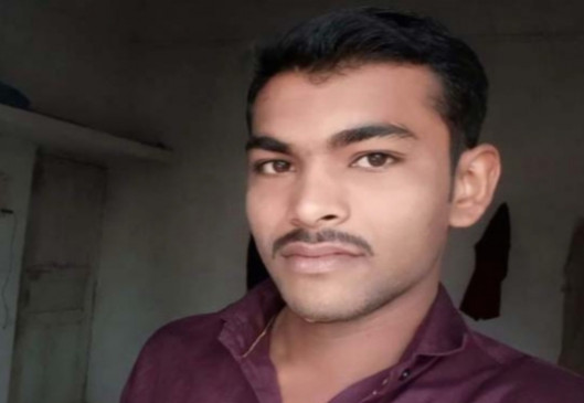 Young man drank poison, died in critical condition