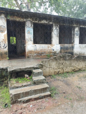 Zip school building can collapse anytime