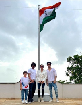 Shahrukh participated in the tricolor festival at every home with the family, hoisted the tricolor in vow