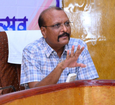 Aim to hoist the tricolor on 97 thousand buildings of Amravati city: Dr. Ashtikar Aim to hoist the tricolor on 97 thousand buildings of Amravati city: Dr. Ashtikar
