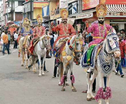 Alha Udals armies came out riding on horses, brave men showed amazing feats