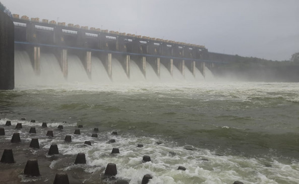 All 13 doors of Upper Wardha Reservoir opened for the sixth time All 13 doors of Upper Wardha Reservoir opened for the sixth time