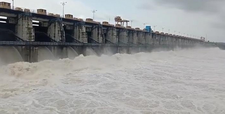 All 8 big projects overflow except Nalganga in Amravati division All 8 big projects overflow except Nalganga in Amravati division