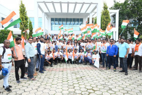 रबीन्द्रनाथ टैगोर विश्वविद्यालय ने बाइक रैली निकालकर मनाया हर घर तिरंगा अभियान