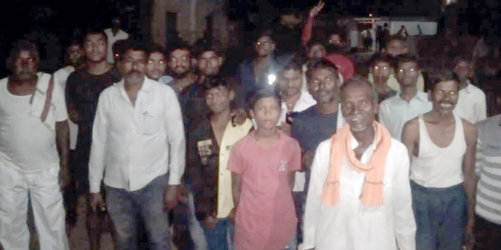 At midnight, the residents of Kamnapur took out a front at the power center At midnight, the residents of Kamnapur took out a front at the power center